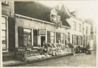 De klompenhandel van Frank Leusink aan de Noorderkerstraat (1928)_
